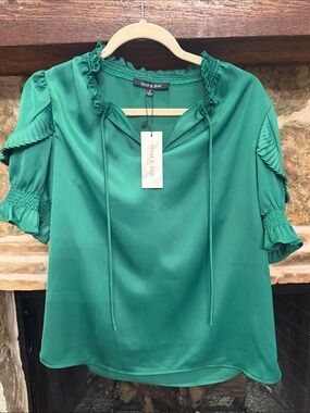 Strut & Bolt, Emerald Green Ruffled Short Sleeve Blouse